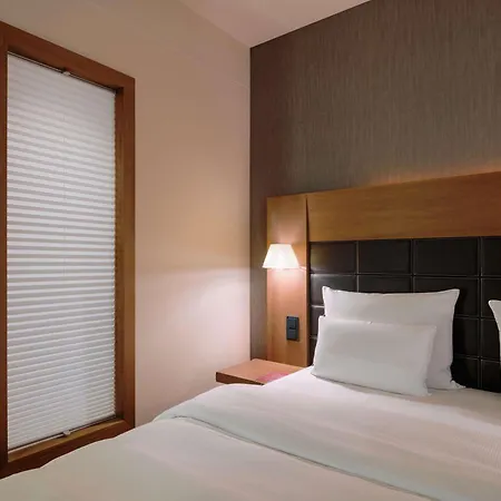 Hotel Moevenpick Stuttgart Airport 4*