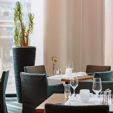 Hotel Moevenpick Stuttgart Airport 4*
