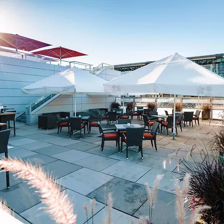 Hotel Moevenpick Stuttgart Airport 4*